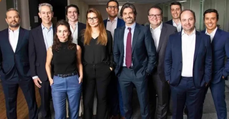 IW Melcheds advogados Equipe da IW Melcheds advogados, em foto após o anúncio da fusão